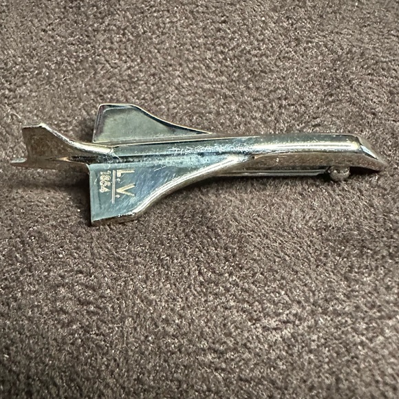 Louis Vuitton Shuttle Pin - Authentic - Picture 2 of 4